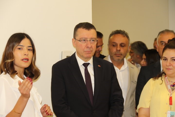 Kamu Hastaneleri Genel M&uuml;d&uuml;r&uuml; Dr. Usta, Eskişehir Şehir Hastanesi&rsquo;ni ziyaret etti
