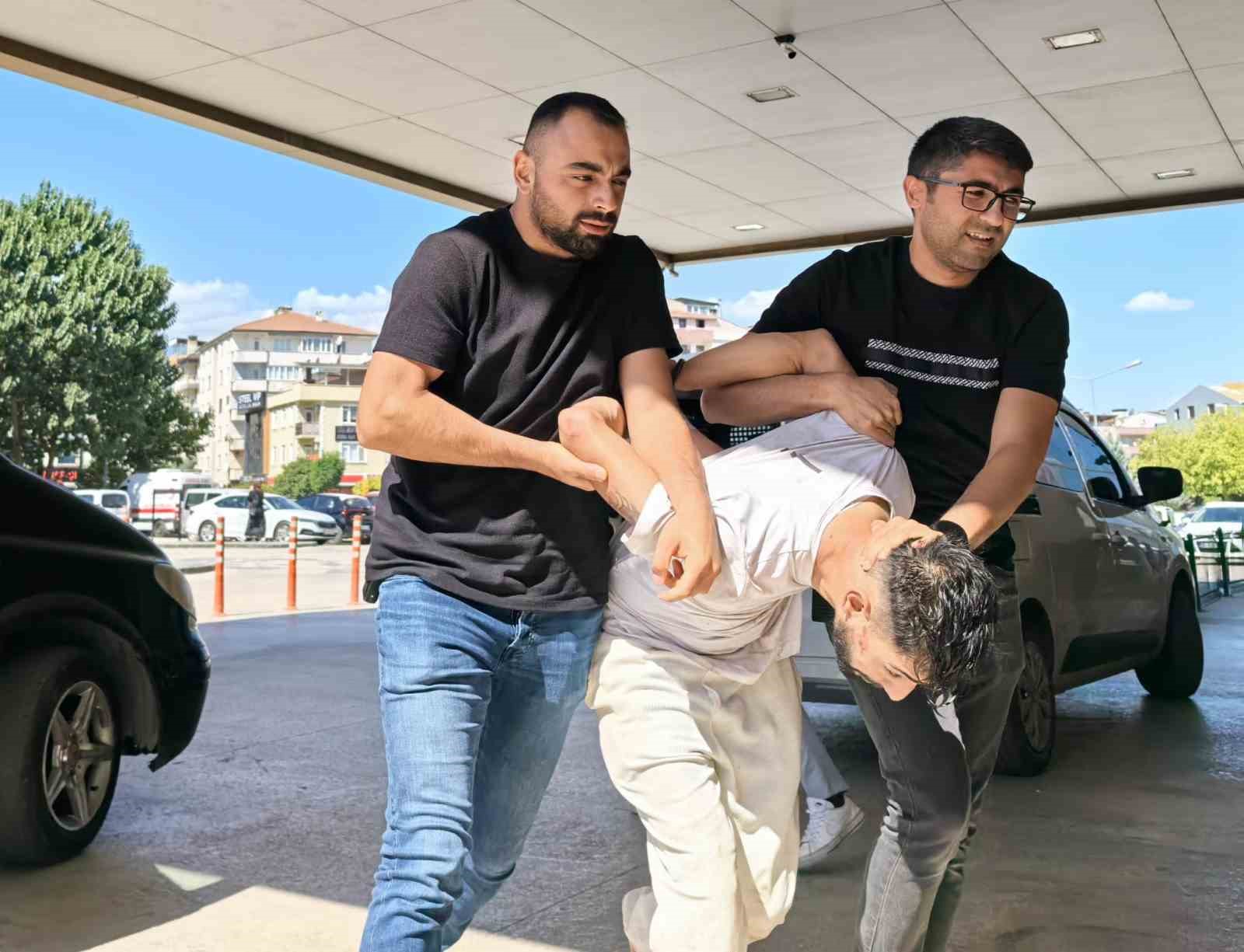 20 yıl hapis cezası ile aranıyordu.. D&uuml;ğ&uuml;nde yakalandı ve tutuklandı
