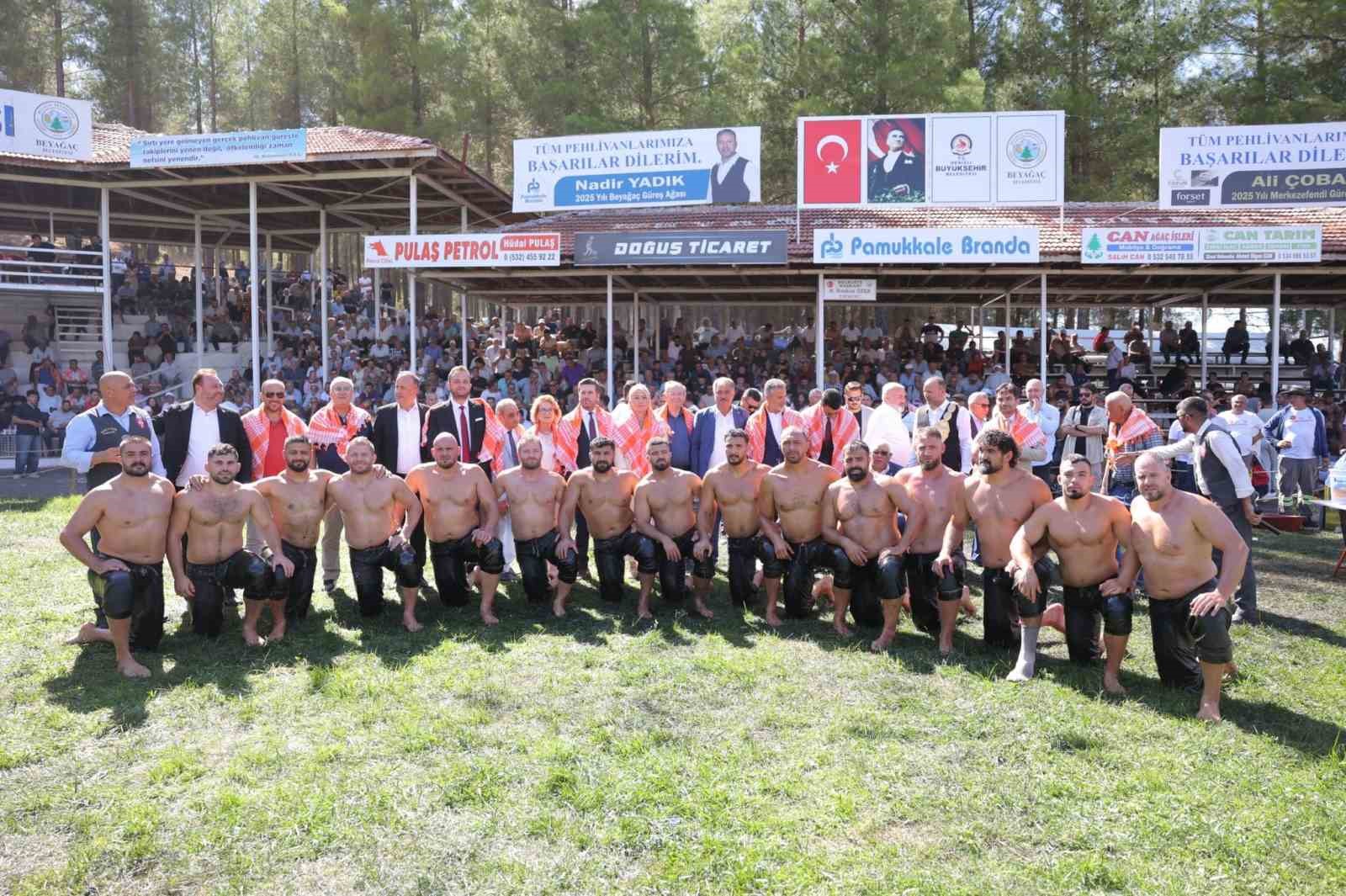 Beyağaç Hüseyin Çokal Er Meydanının başpehlivanı Nedim Gürel oldu