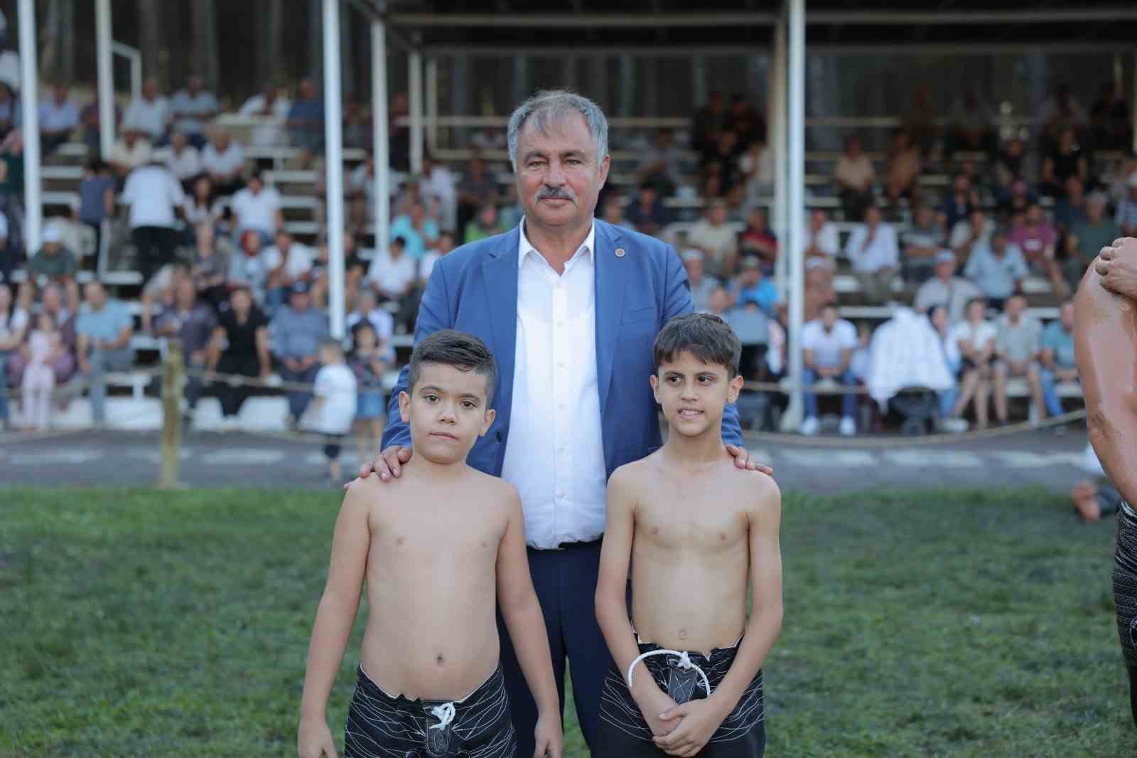 Beyağa&ccedil; H&uuml;seyin &Ccedil;okal Er Meydanının başpehlivanı Nedim G&uuml;rel oldu
