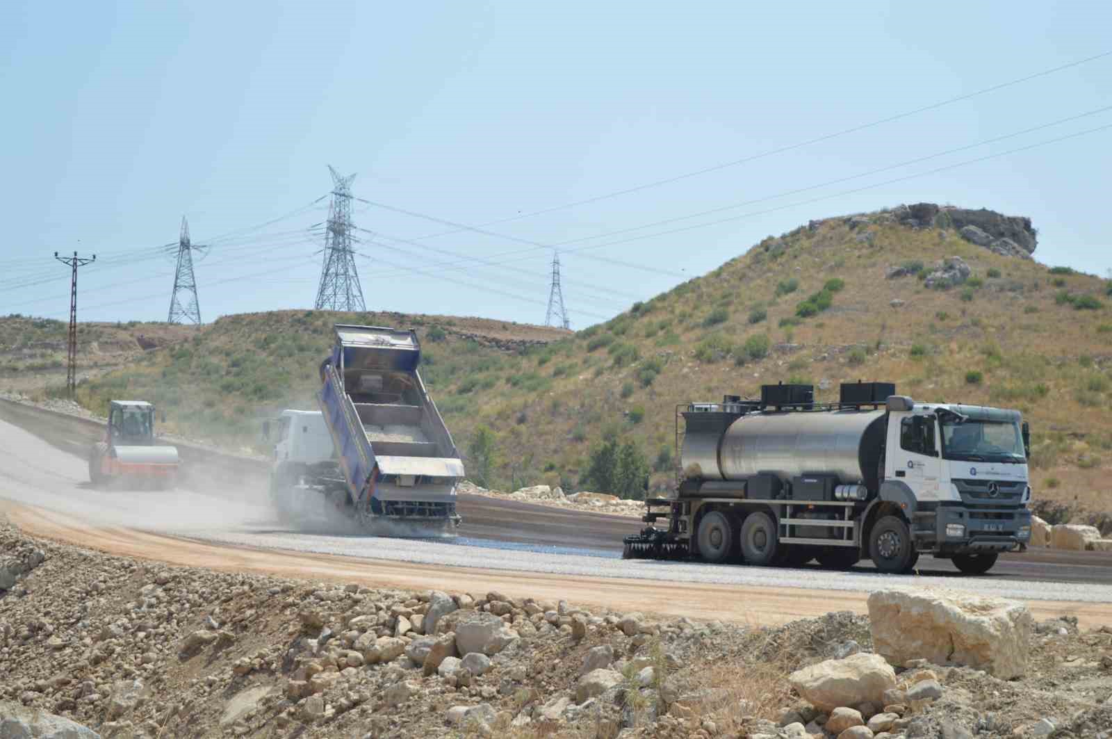 Manavgat’ta grup yolları asfaltlanıyor