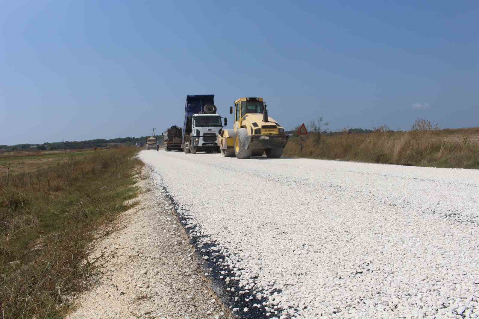 Manavgat&rsquo;ta grup yolları asfaltlanıyor
