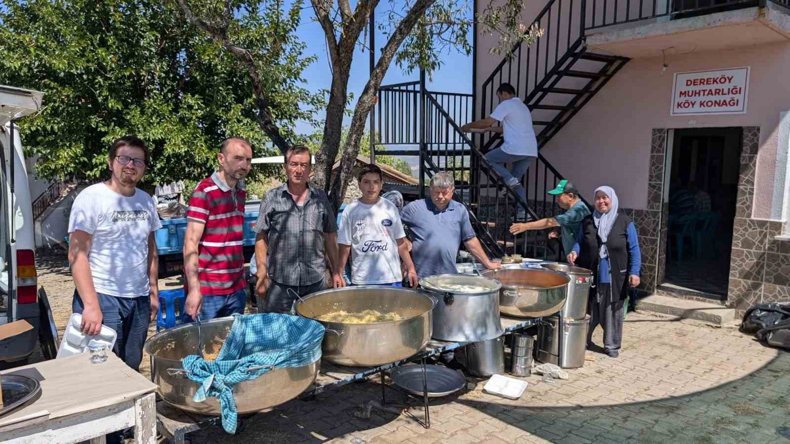 Simav Derek&ouml;y&rsquo;de b&uuml;y&uuml;k hayır ve yağmur duası

