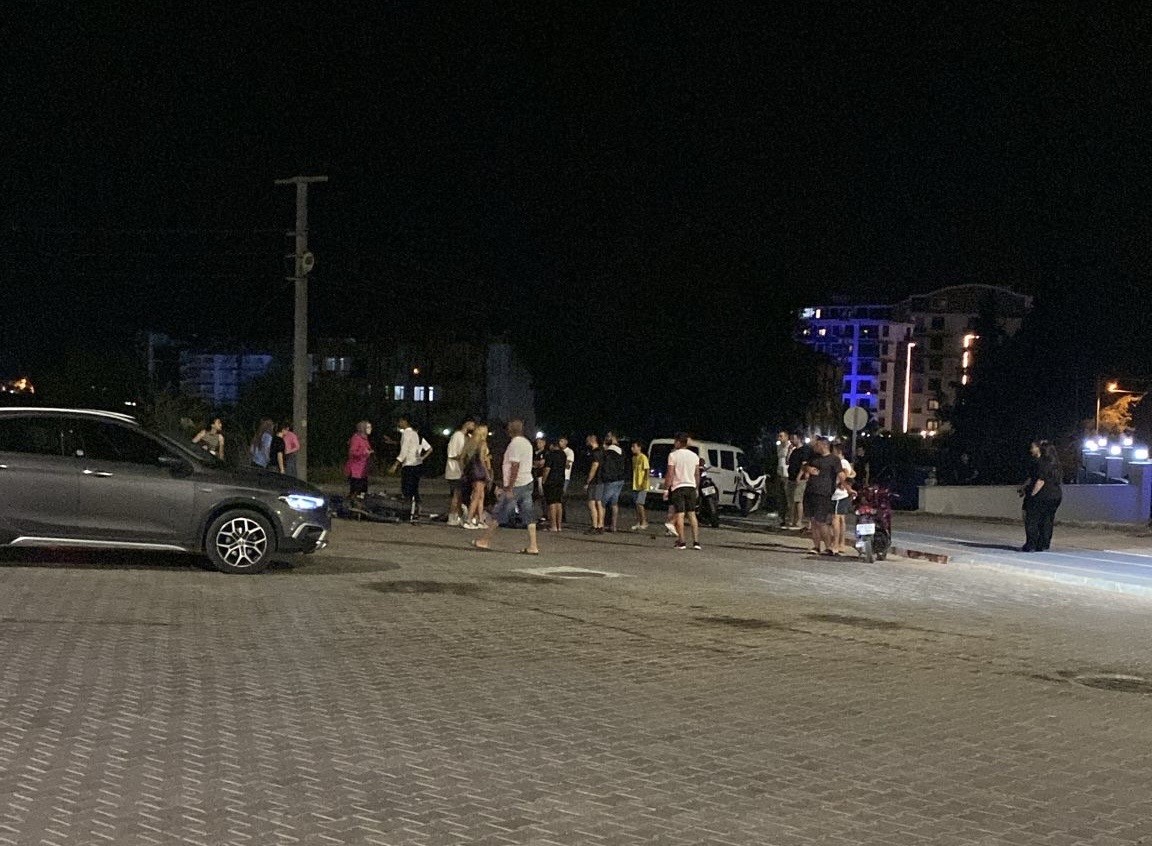 Antalya’da motosikletle otomobil çarpıştı: 1 yaralı