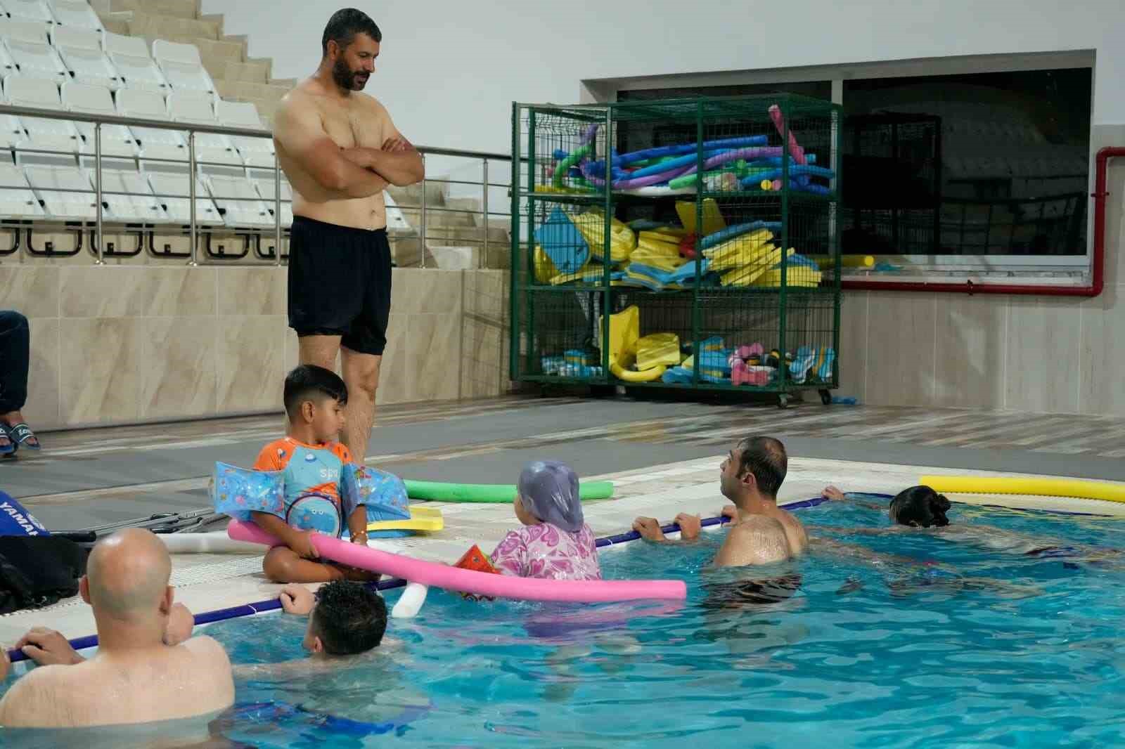 Adıyaman Üniversitesi’nden ampute bireylere yüzme kursu