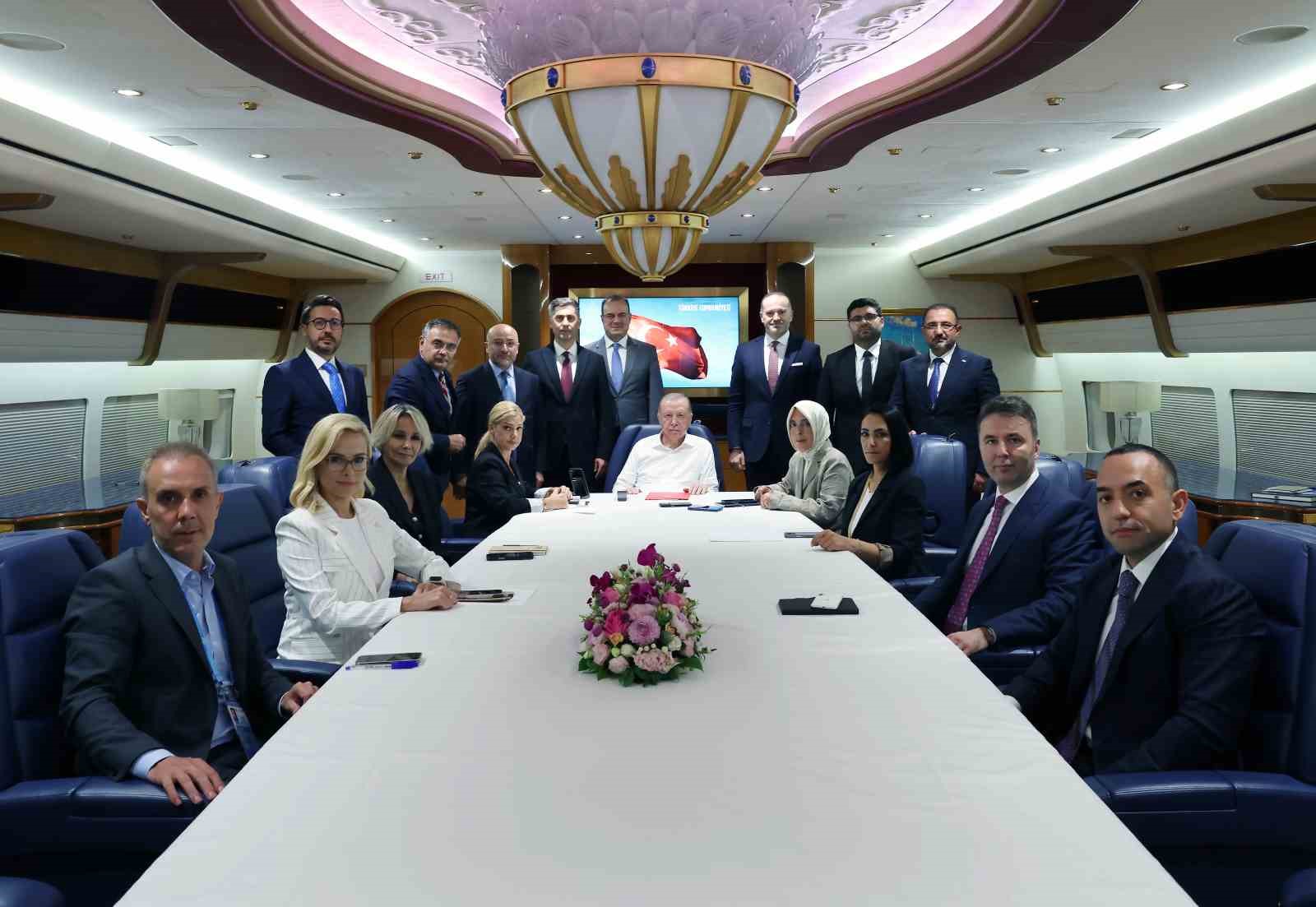 Cumhurbaşkanı Erdoğan: "Çin ile ilişkilerimizi geliştirmenin gayreti içerisindeyiz. Ekonomik ilişkilerden dijital teknolojilere, enerjiden sağlığa birçok alanda iş birliği fırsatlarını değerlendiriyoruz."