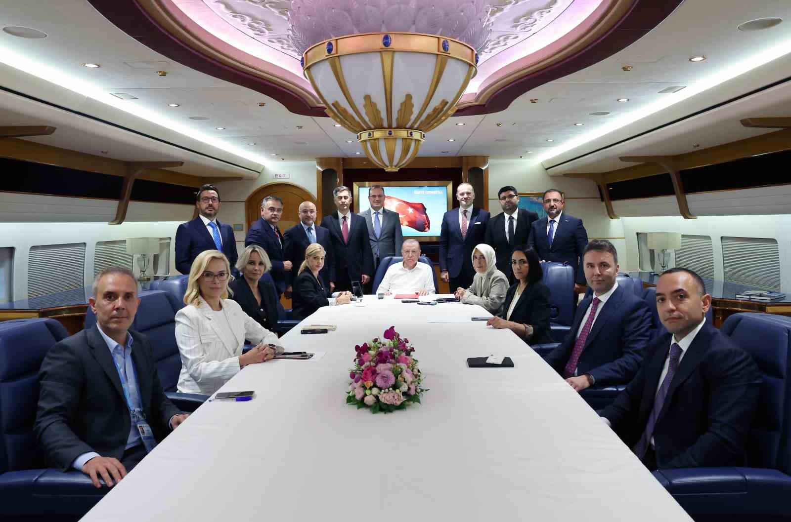 Cumhurbaşkanı Erdoğan: "Sayın Putin ile yaptığım her görüşmede tahıl koridoru, esir takası konularını daima gündemde tutuyorum. Tutmaya da devam edeceğim. Temennimiz, buradan bir netice almaktır."