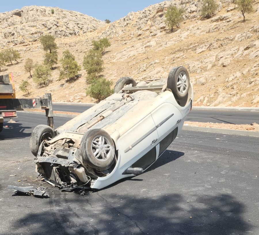 Adıyaman&rsquo;da otomobil takla attı
