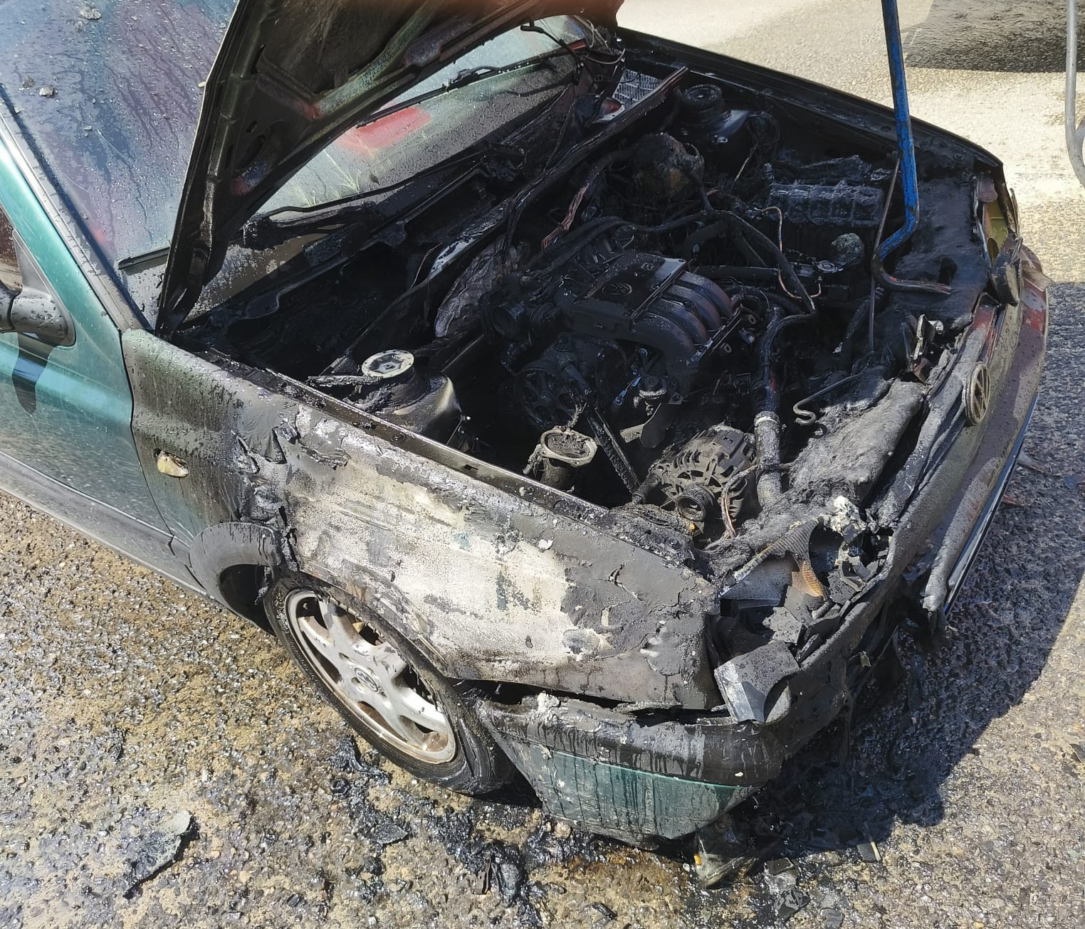 Seyir halindeki otomobil alev aldı
