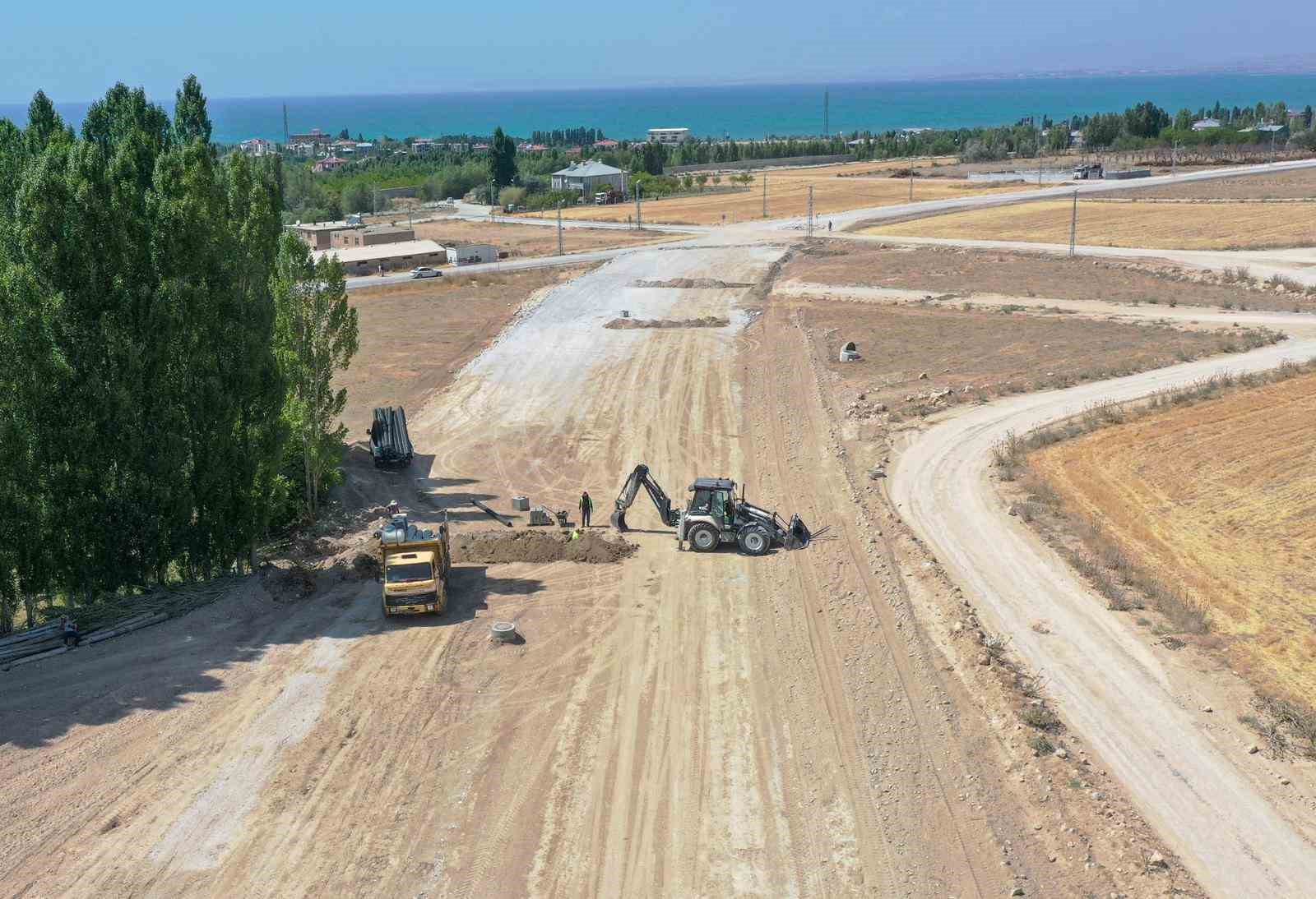 Elmalık yolunda yıkım çalışmaları yapılıyor