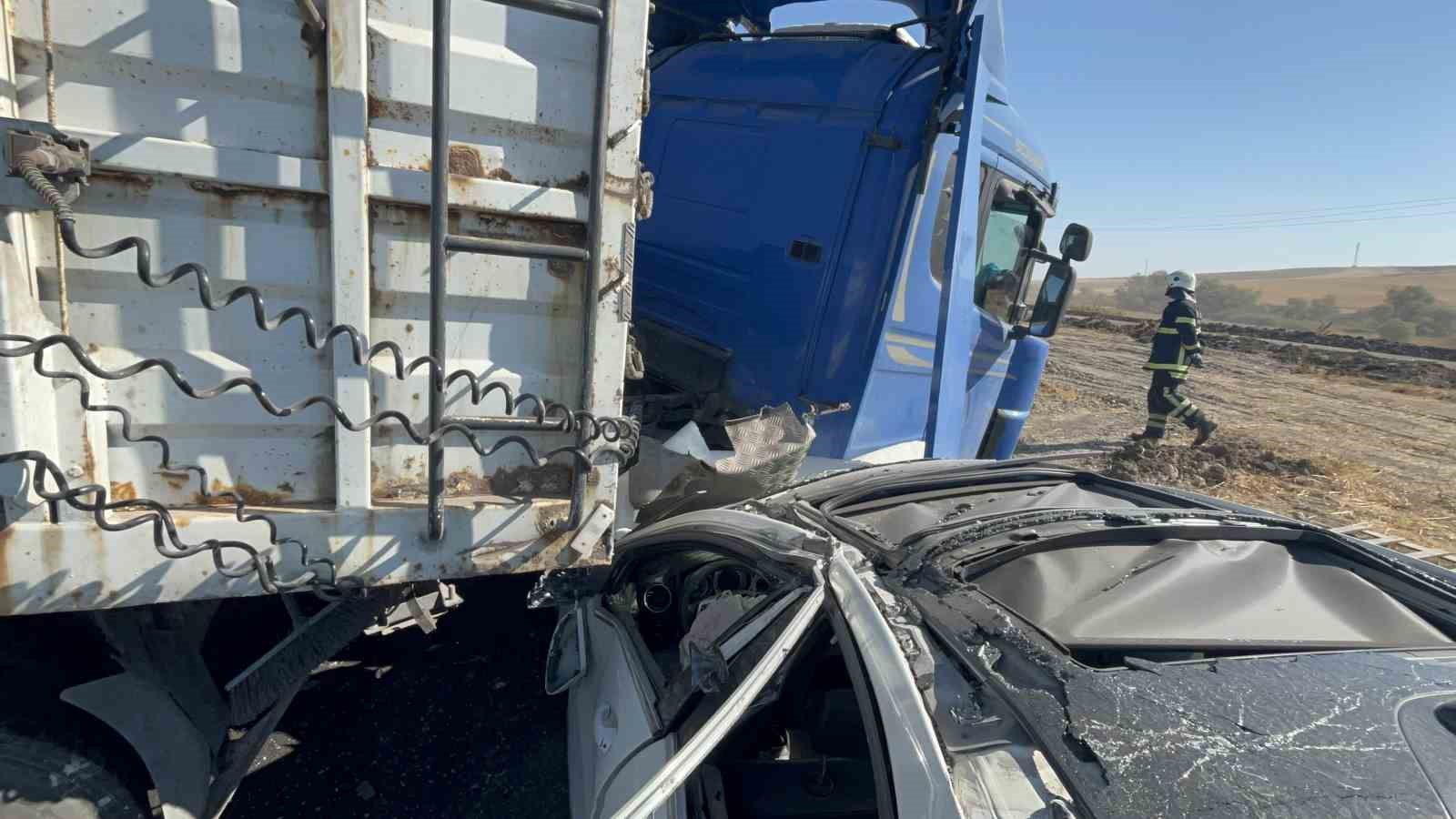 Emniyet kemeri sayesinde kazadan sağ salim kurtuldu
