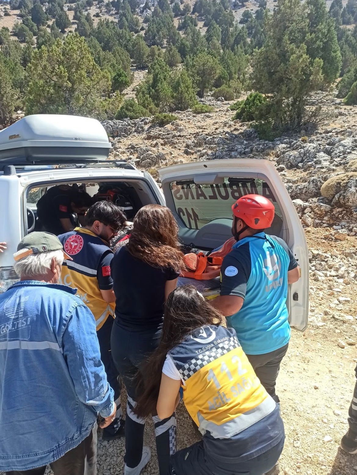 Isparta&rsquo;da kayalıklardan d&uuml;şen kadın operasyonla kurtarıldı
