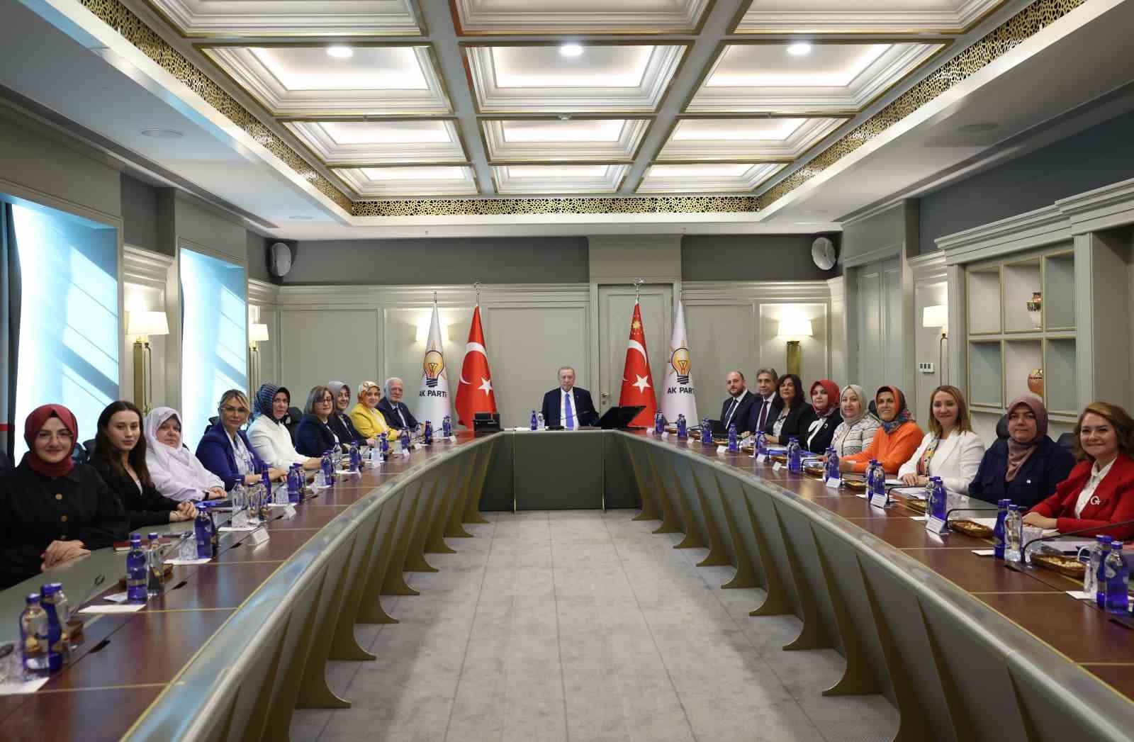 Cumhurbaşkanı Erdoğan, AK Partili kadın belediye başkanlarını kabul etti
