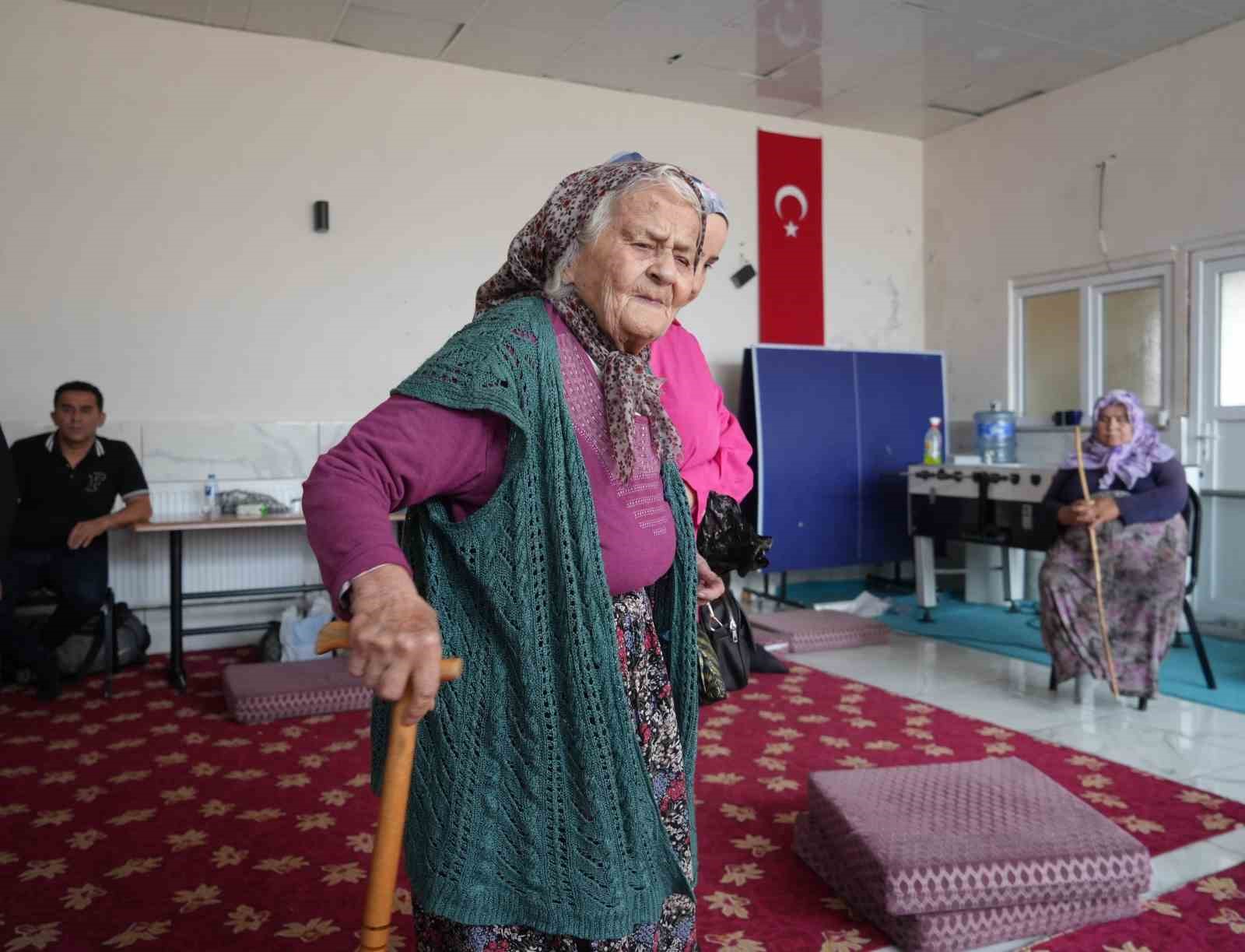 Orman yangıları sebebiyle tahliye edilen vatandaşlar Kur&rsquo;an kurslarına yerleştirildi
