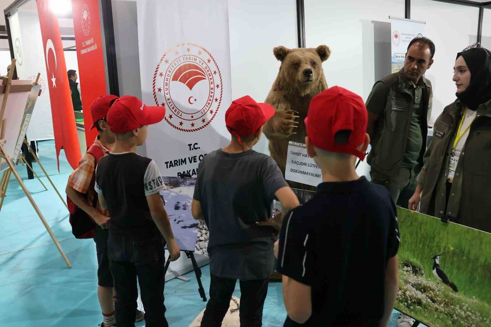Devlet korumasındaki &ccedil;ocuklar tarım ve hayvancılık fuarına katıldı
