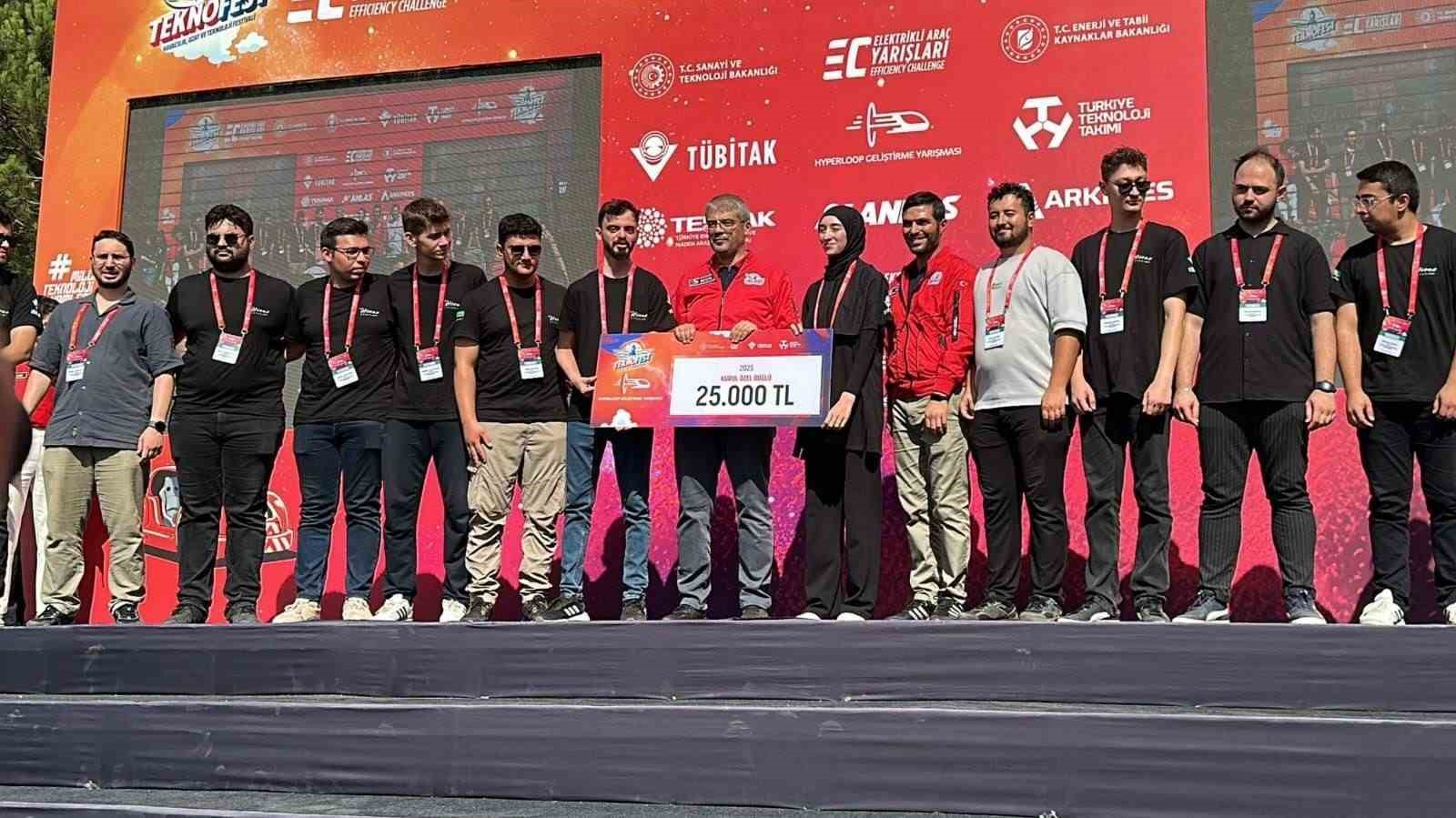 KB&Uuml; Hyperloop Takımı Hicaz, TEKNOFEST&rsquo;te &ccedil;ifte &ouml;d&uuml;l kazandı
