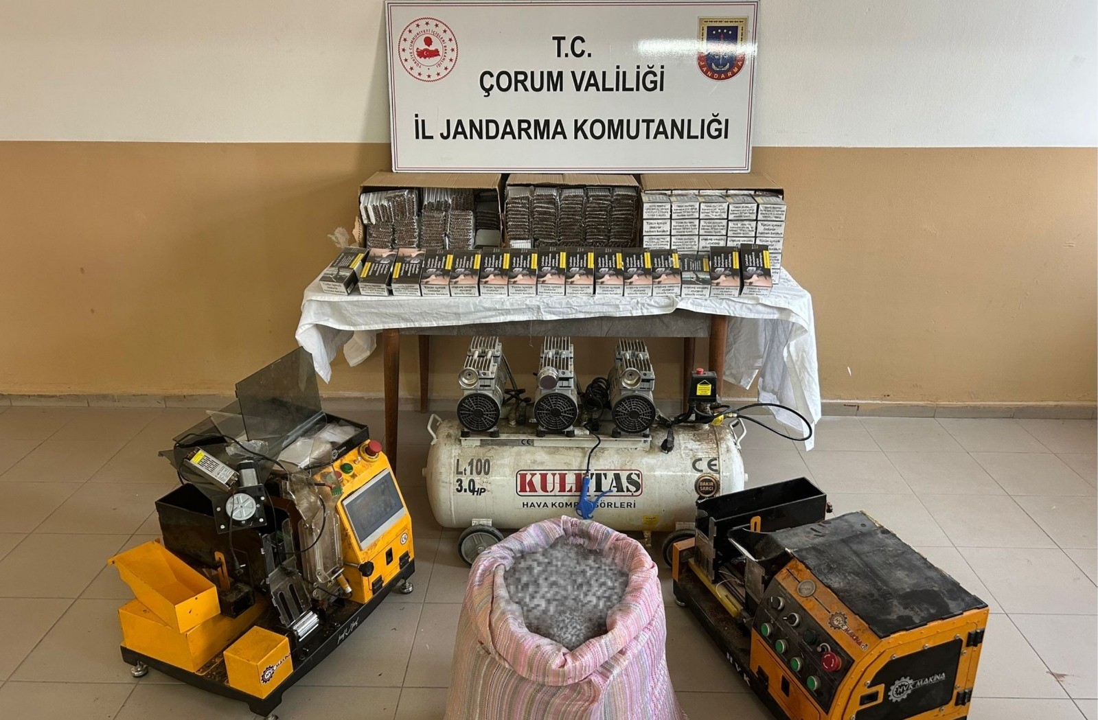 Alaca’da kaçak sigara imalathanesine jandarma baskını
