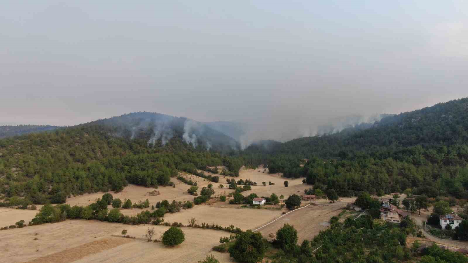 Kastamonu&rsquo;daki orman yangınına m&uuml;dahale b&ouml;yle g&ouml;r&uuml;nt&uuml;lendi
