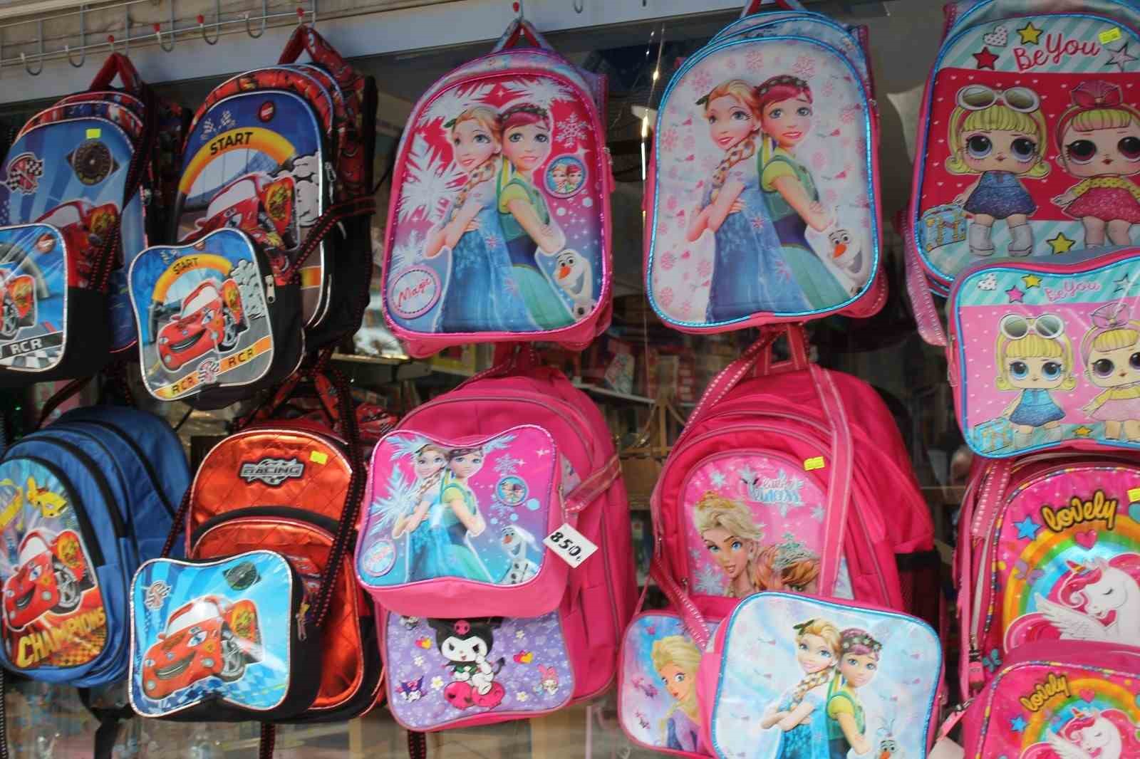 Okul &ccedil;antası 10 bin liraya doluyor
