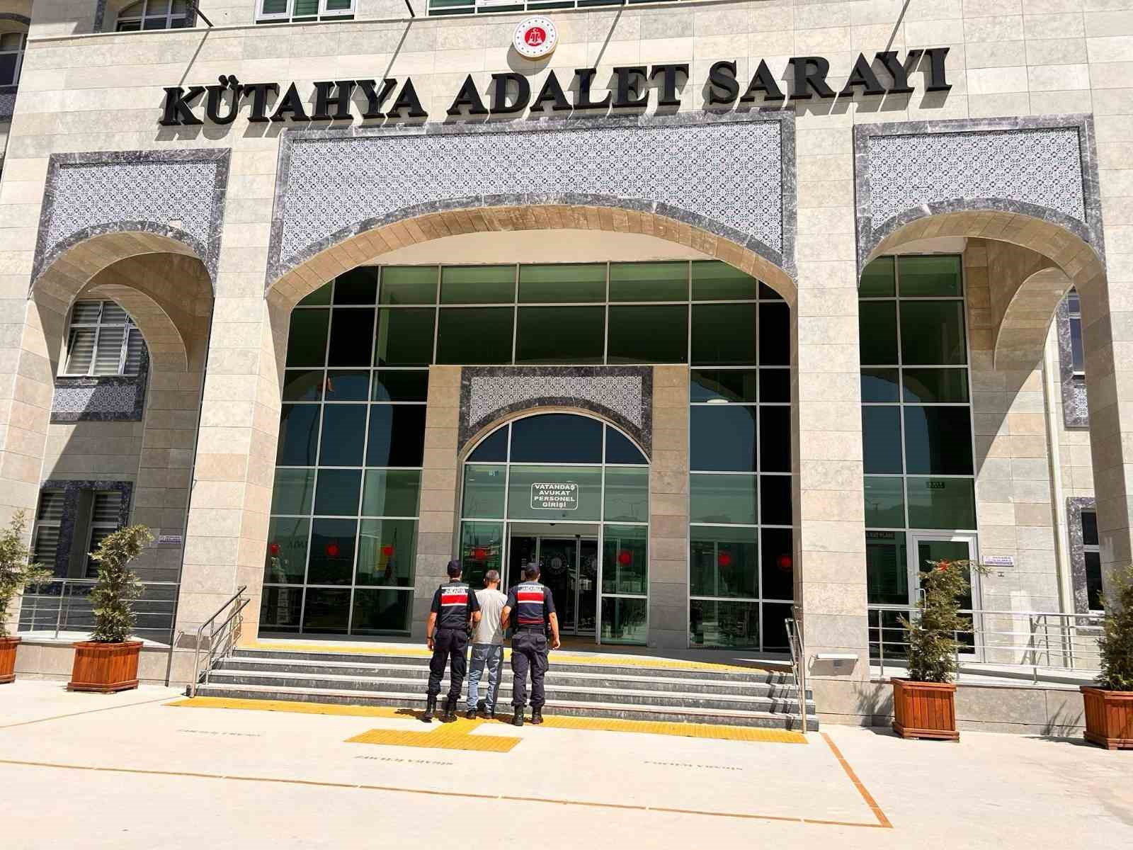 Kütahya’da aranan şahıslar JASAT’tan kaçamadı