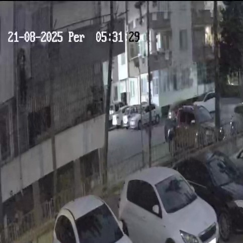 Örümcek gibi binaya tırmanan hırsız: "Ben basit bir kuryeyim"
