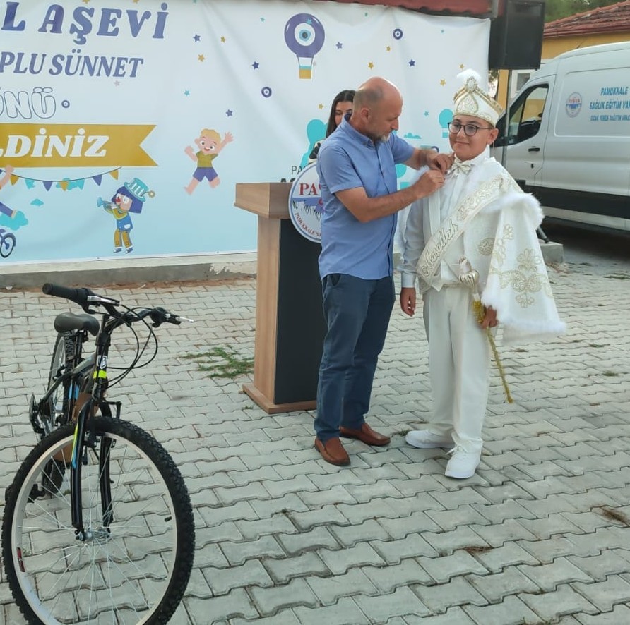 &Ccedil;al&rsquo;da 11 &ccedil;ocuk erkekliğe ilk adımlarını birlikte attı
