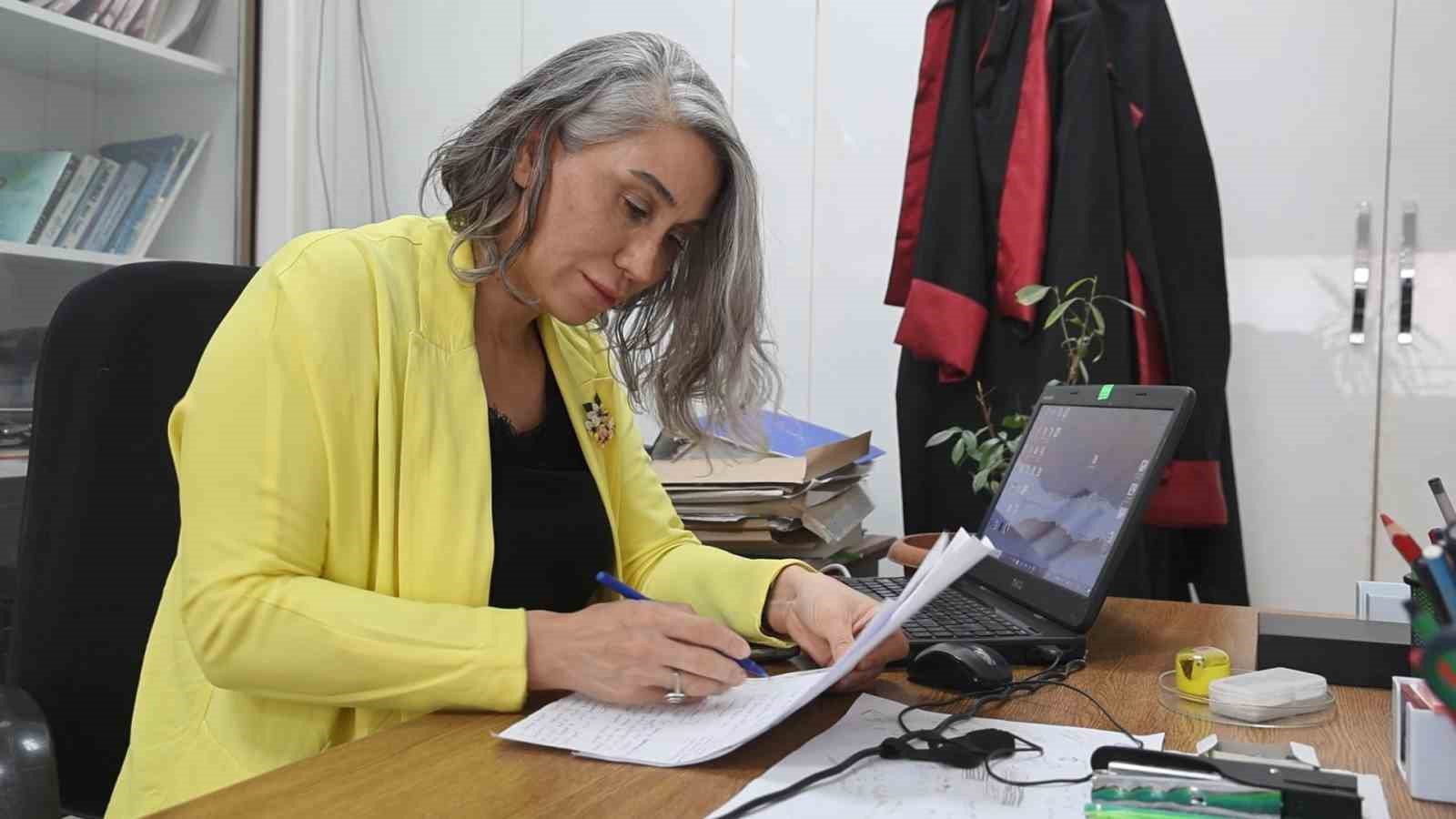 Prof. Dr. Canbay uyardı: "Elektrikli ara&ccedil;larda &ccedil;ıkan yangın s&ouml;nd&uuml;r&uuml;lse dahi birka&ccedil; g&uuml;n sonra tekrardan alevlenebilir"
