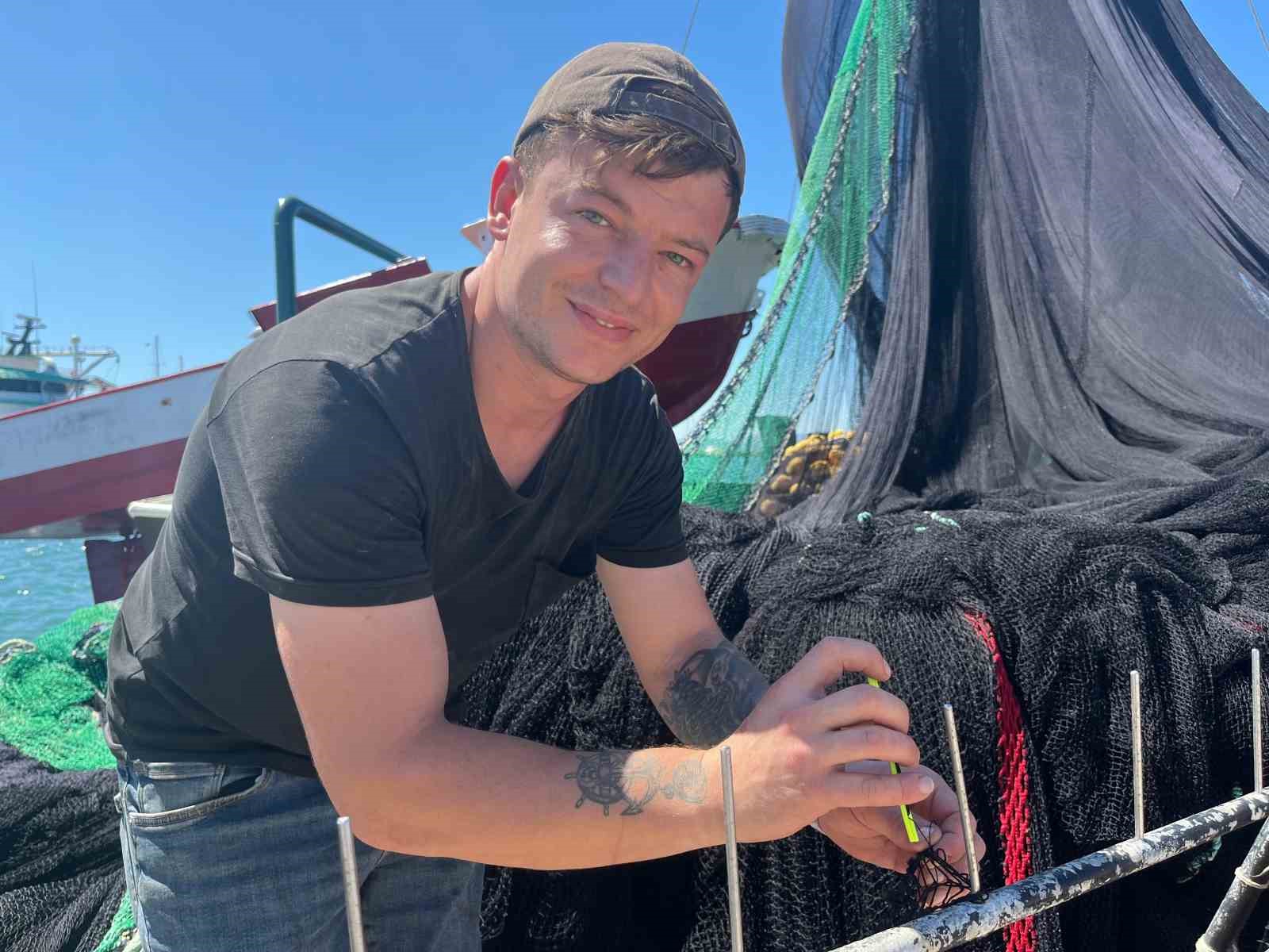 Ege’de fırtınalı mesai başladı: Balık bol, tayfa yok