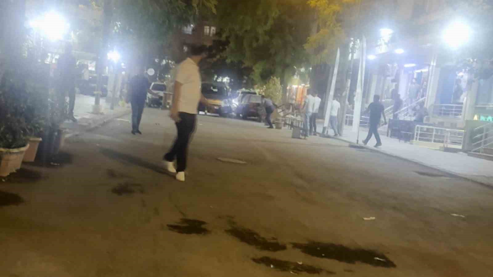 Diyarbakır’da iki grubun tabureli kavgası kamerada