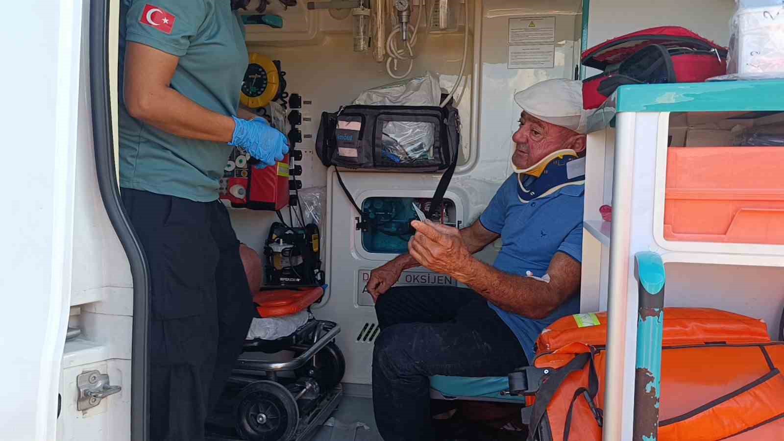 Hafif ticari ile &ccedil;arpışıp hurdaya d&ouml;nen TOFAŞ&rsquo;taki 2 kişi yaralandı
