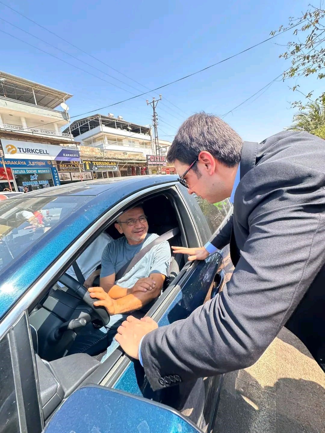 Son bir ayda yaşanan 30 kaza &uuml;zerine Hassa&rsquo;da &rsquo;Bir Kask Bir Can&rsquo; uygulaması başlatıldı
