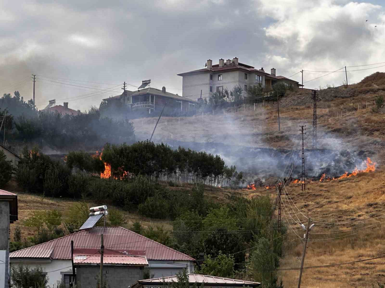 Y&uuml;ksekova&rsquo;da anız yangını
