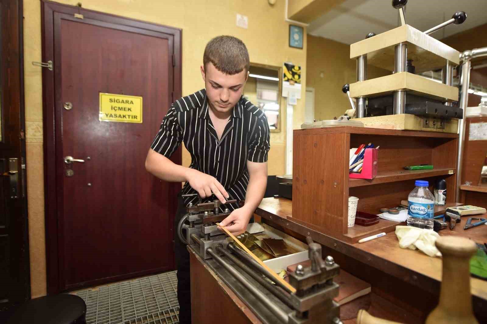 Trabzon&rsquo;da 16 yaşındaki hasır işlemecisi Metehan Arslan yılın kalfası se&ccedil;ildi
