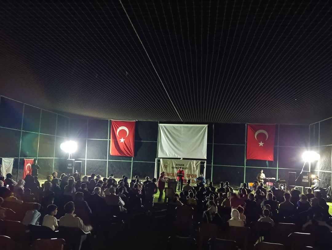 Diyadin&rsquo;de k&ouml;y halkına a&ccedil;ık hava sineması
