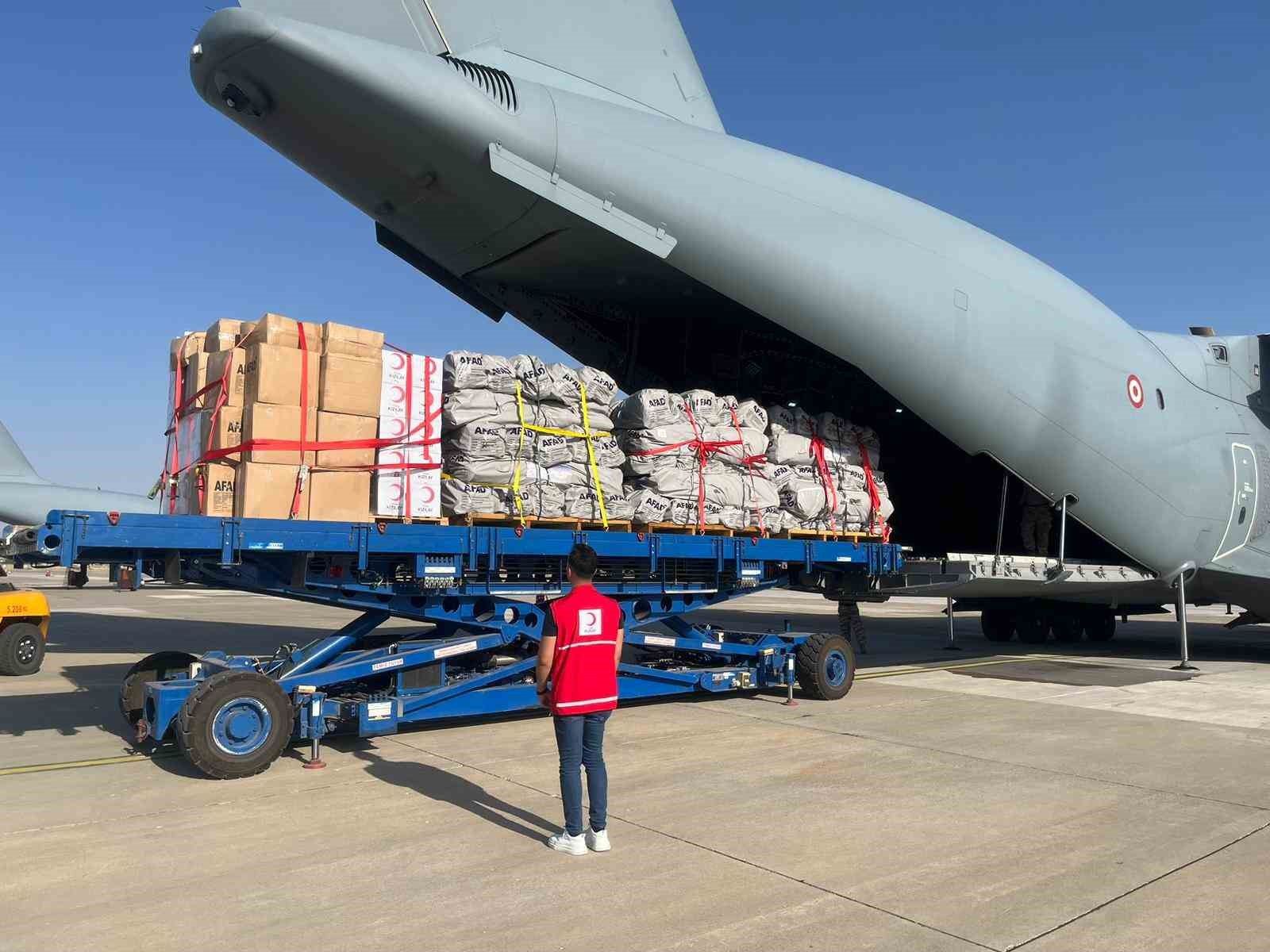 Kızılay’dan Afganistan’a binden fazla kişiye yetecek kadar gıda ve hijyen kolisi