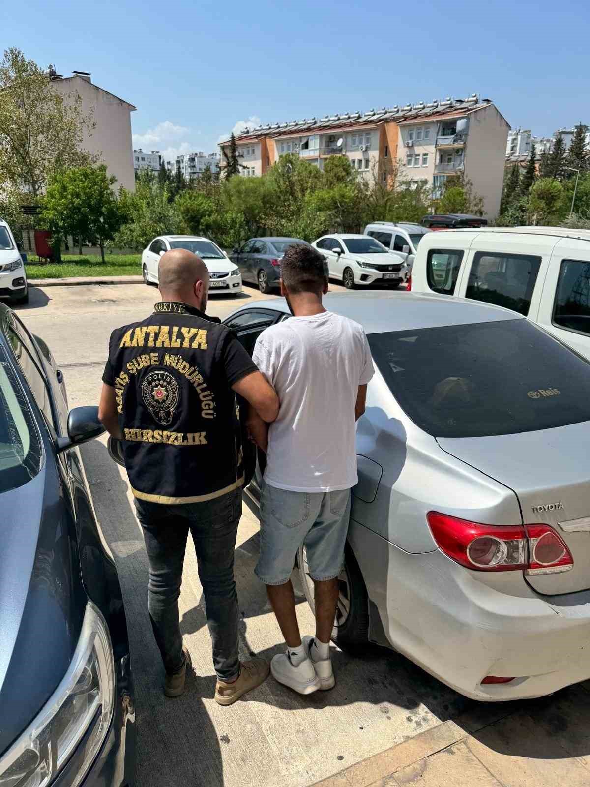 Antalya&rsquo;da son 2 haftada yarım milyondan fazla kişi sorgulandı, 392 ş&uuml;pheli tutuklandı
