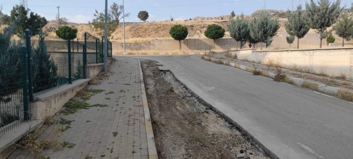 AKMERCAN&rsquo;ın Şırnak&rsquo;ta 1 yıl a&ccedil;ıkta bıraktığı &ccedil;ukurları belediye onarıyor
