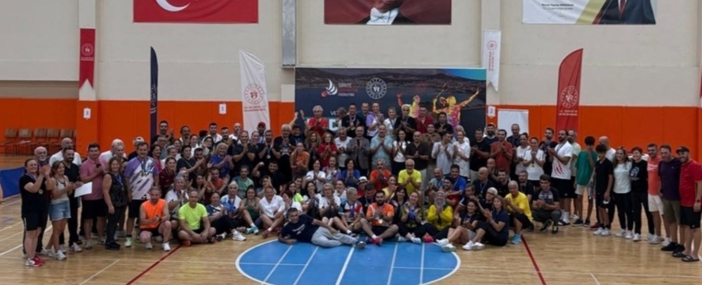 Badminton Veteranlar Türkiye Şampiyonası Kuşadası’nda tamamlandı