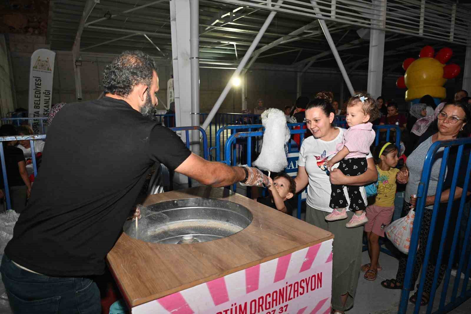 Isparta Belediyesi yaz sineması etkinliği devam ediyor
