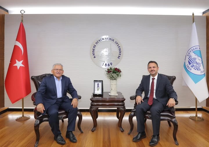 Başkan B&uuml;y&uuml;kkılı&ccedil;, TCDD Genel M&uuml;d&uuml;r&uuml; Kurt&rsquo;u makamında konuk etti
