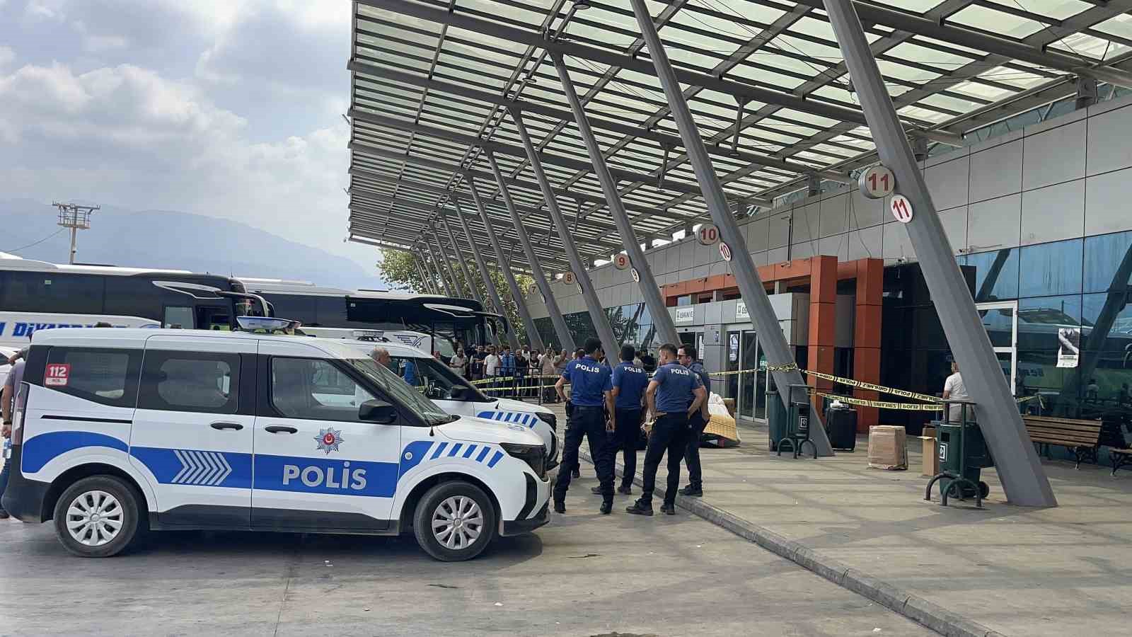 Osmaniye Otogarı’nda baba kızına tüfekle ateş etti