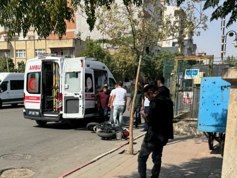 Siirt’te hafif ticari araç ile motosiklet çarpıştı: 2 yaralı