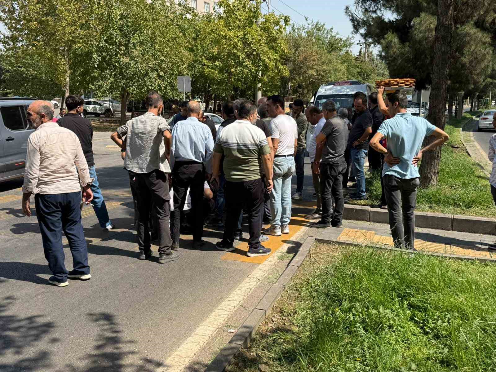 Diyarbakır’da minibüsün çarptığı yaya ağır yaralandı
