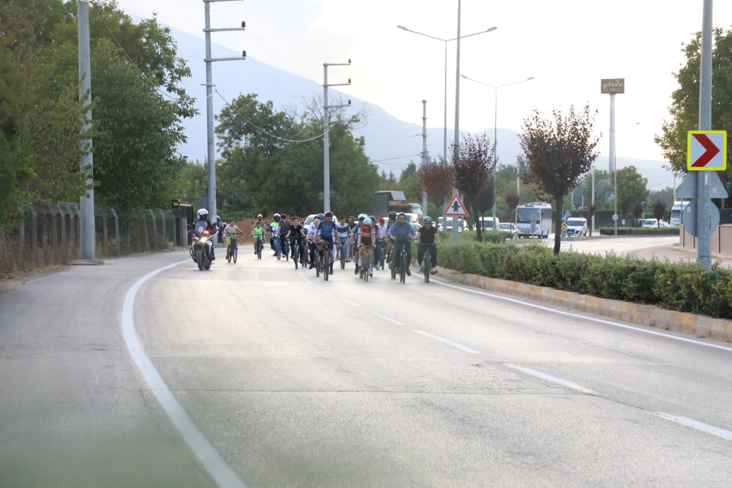 İnegöl’de ’Zaferden kurtuluşa’ sloganıyla bisiklet turu düzenlendi
