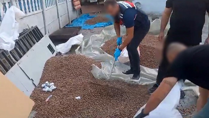 Sakarya’da uyuşturucu zulası fındık çuvalından çıktı
