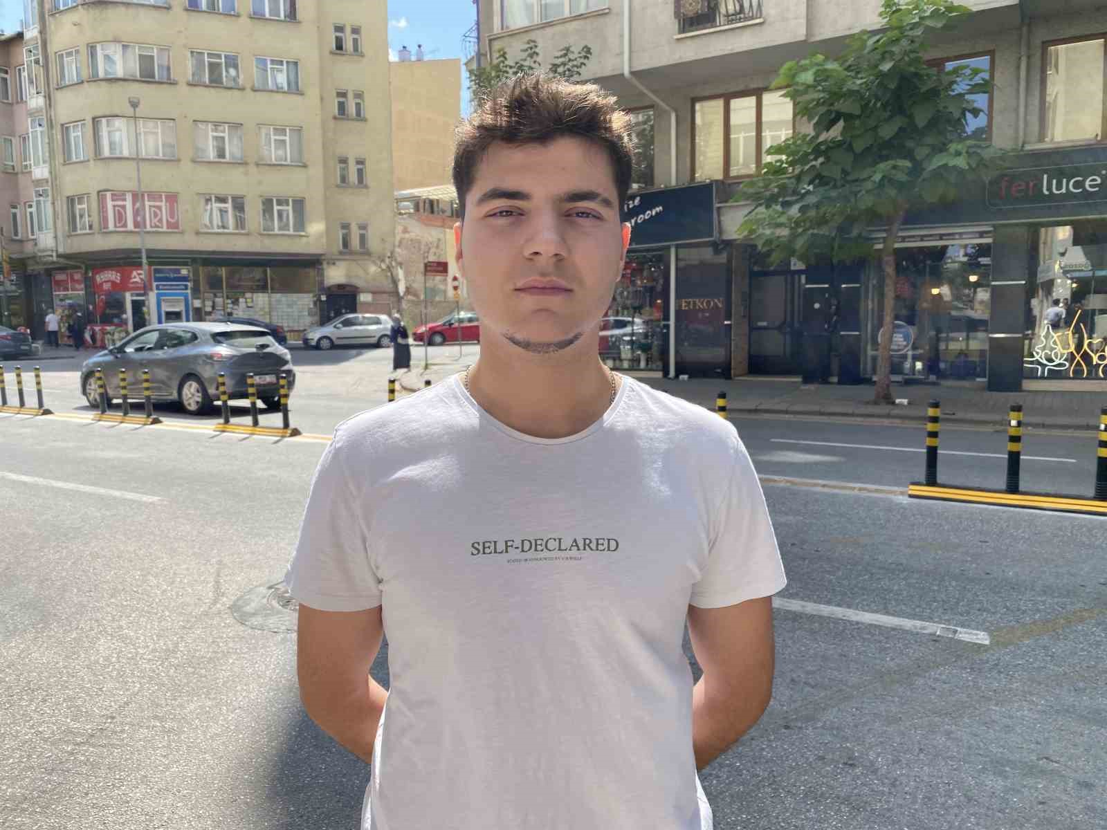 Atat&uuml;rk caddesi dubaları tartışma konusu
