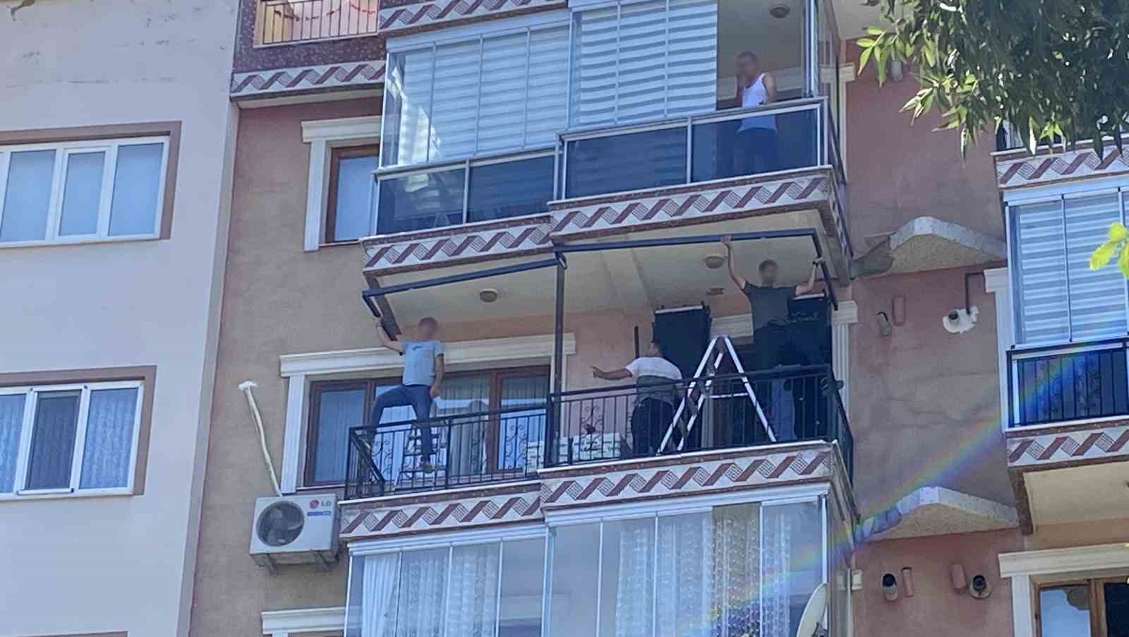 4. katta balkon demirleri üstünde tehlikeli mesai