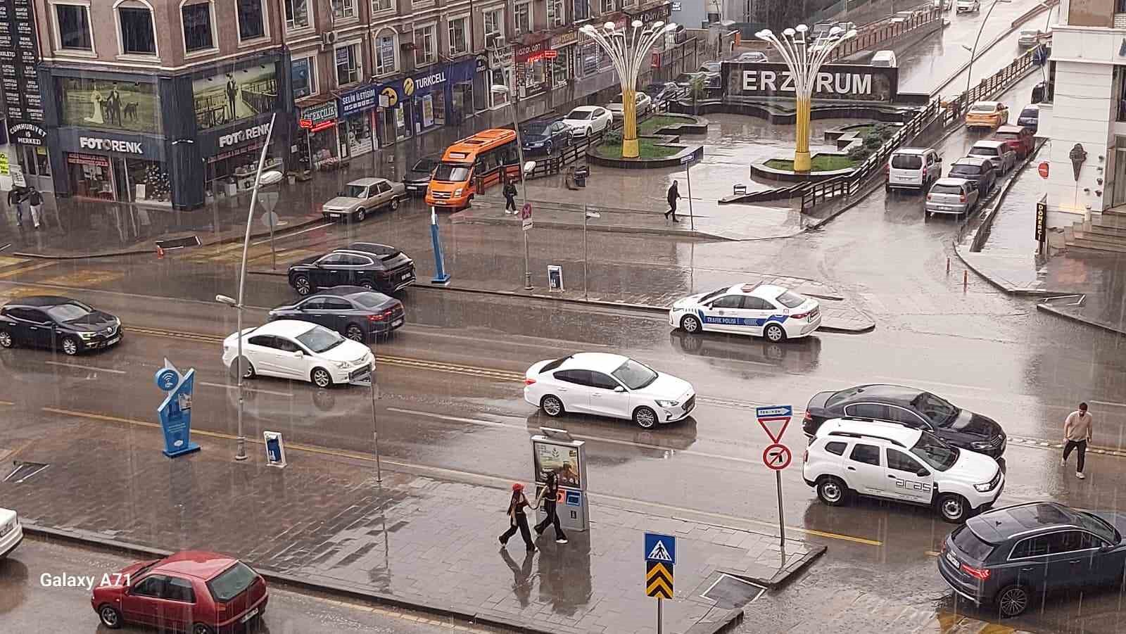 Erzurum yağmurla serinledi