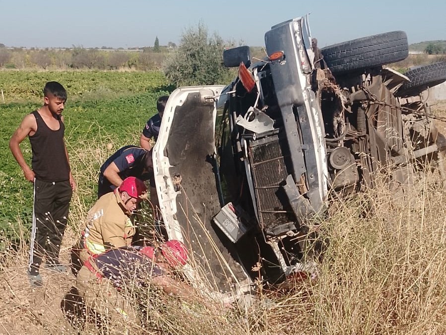 Turgutlu&rsquo;da kamyonet takla attı: 2 yaralı
