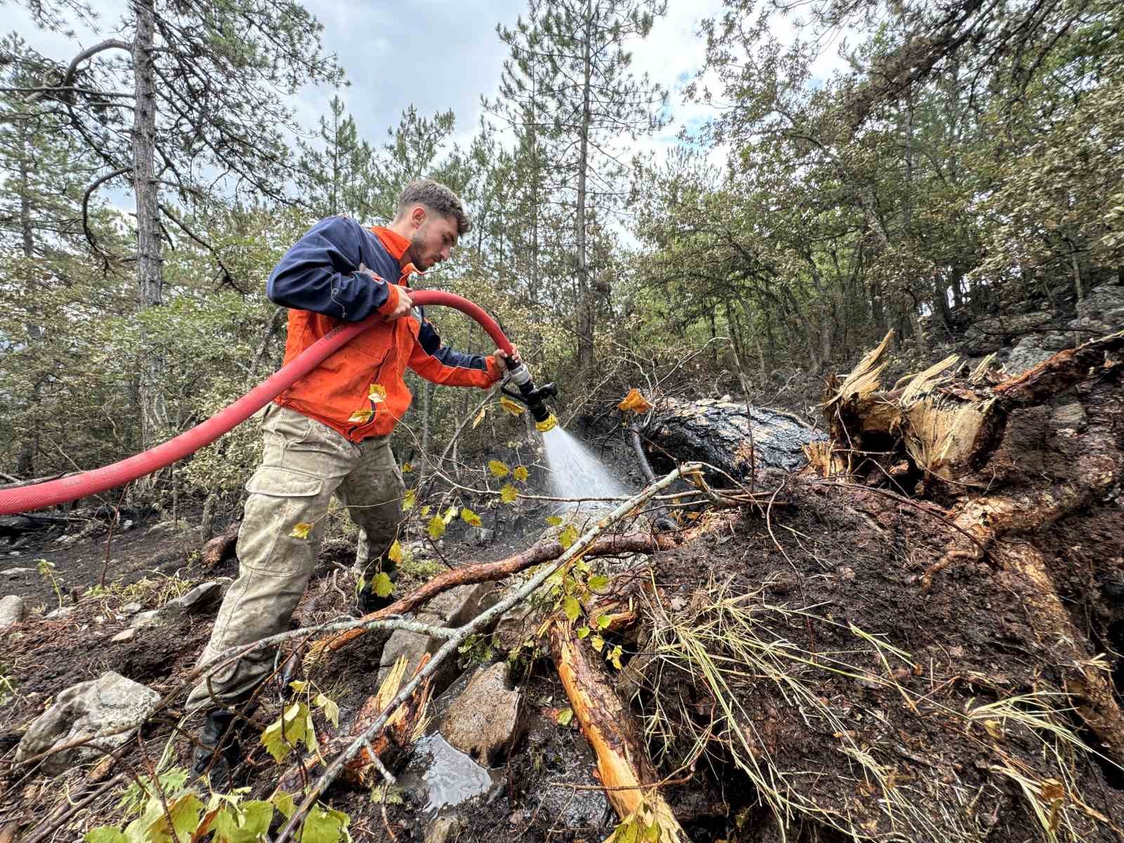 Yangının etkili olduğu alanlar dron ile g&ouml;r&uuml;nt&uuml;lendi
